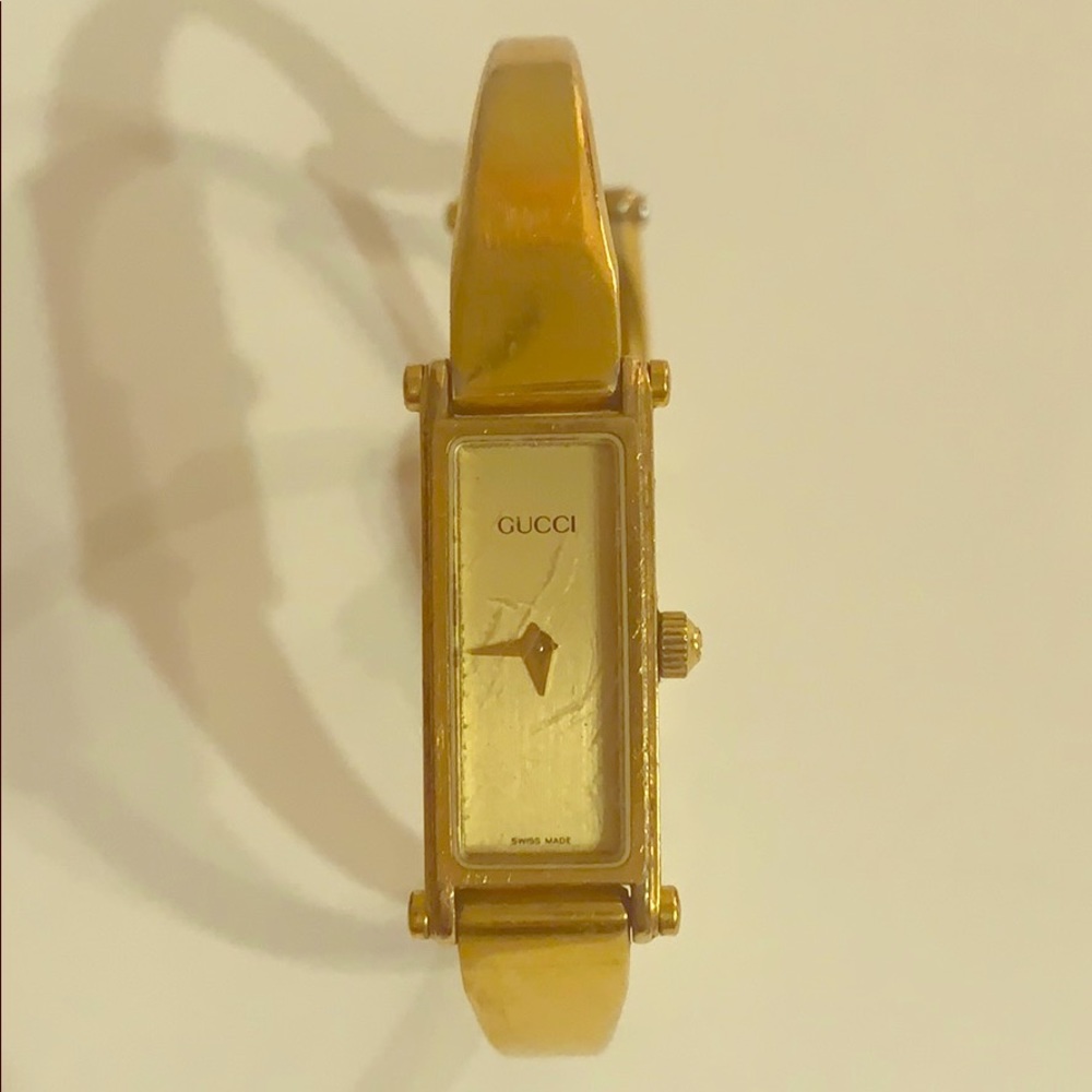 Authentic Gucci 1500 vintage watch